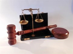 南山区白石洲律师现在非法同居犯法吗?